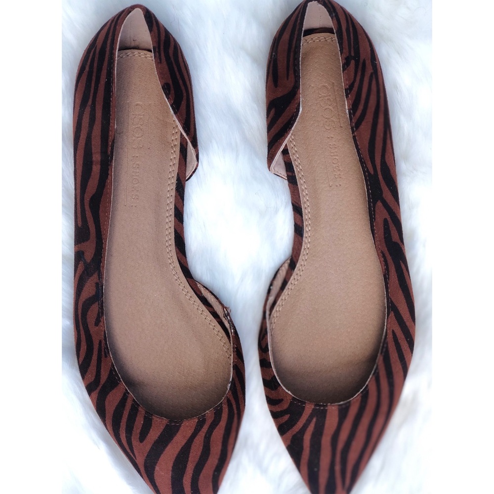Pointed toe wide-fit cut out side ballet flats